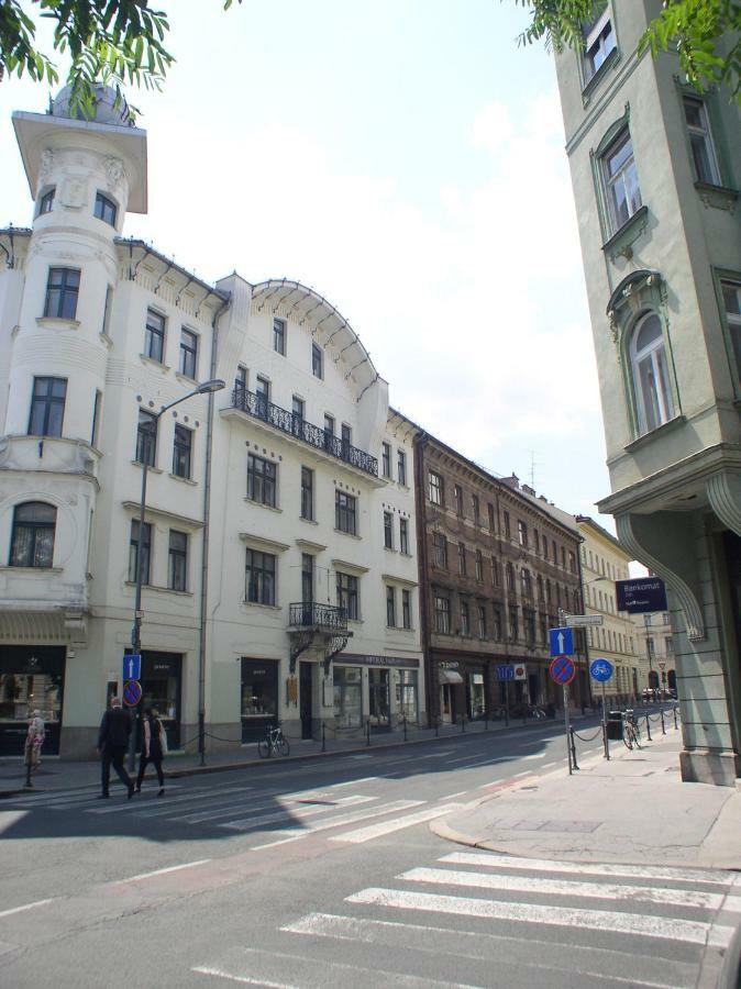 Jazzy Apartment Tour As Ljubljana Extérieur photo